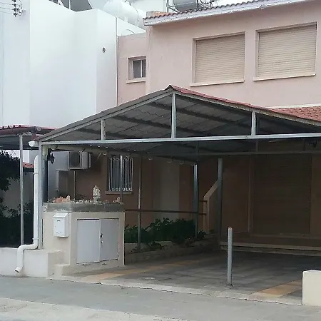 Emilia Cosy House بيت للعطل لارنكا